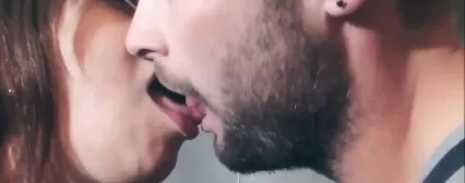 Mi hermana mayor y yo siempre nos hemos besado en la boca